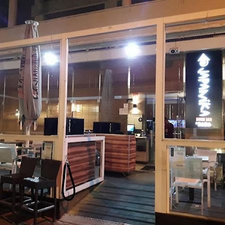 Апартаменты דירת 5 חדרים מול הים Бат-Ям Экстерьер фото